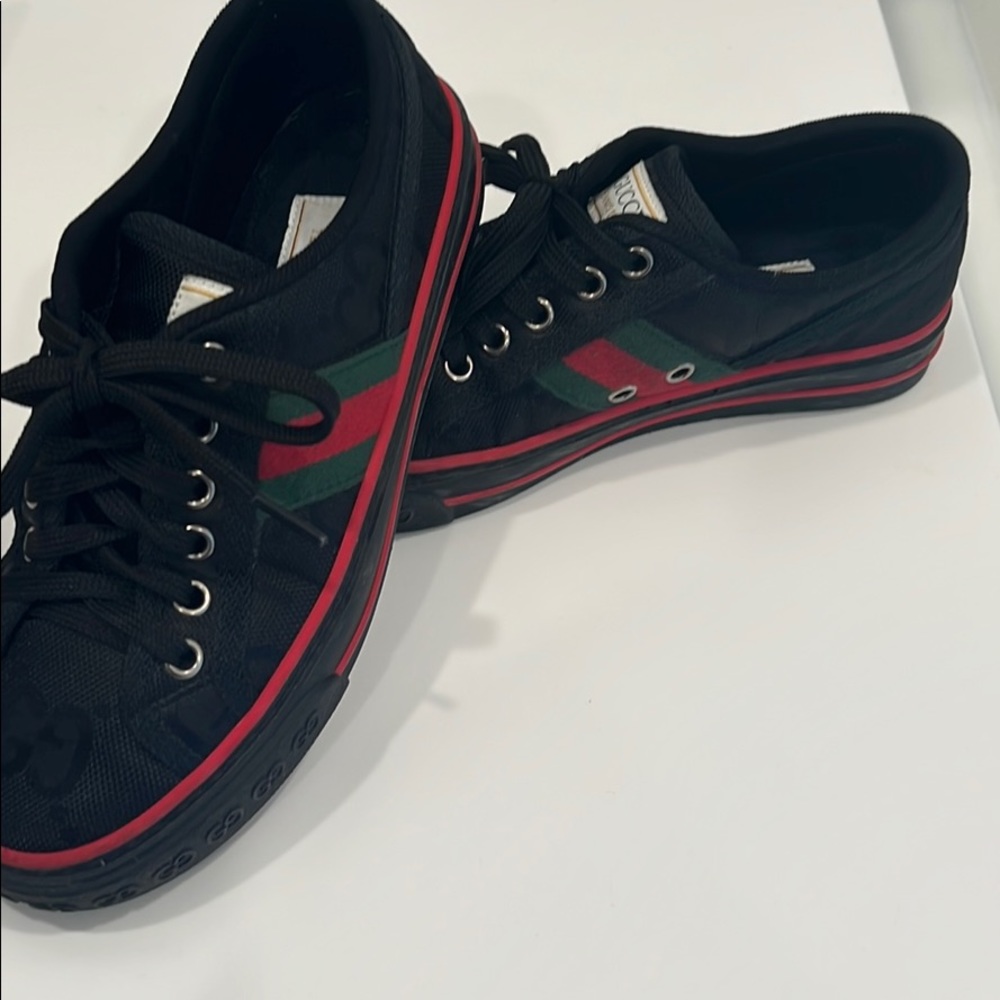 Gucci!Women’s size 5 shoes. Can be used for kids